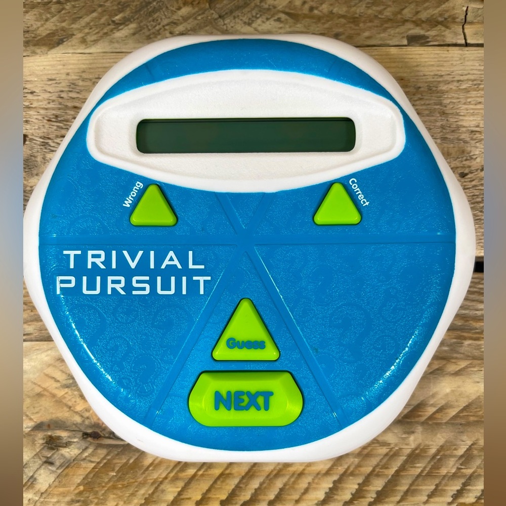 Hasbro Trivial Pursuit Hints Game 2013 Handheld Electronic Family Question Board